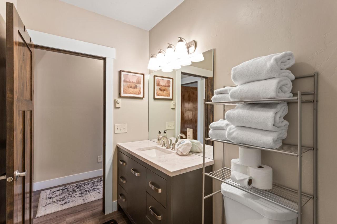The Yellowstone Hideaway Unit A เวสต์เยลโลว์สโตน ภายนอก รูปภาพ