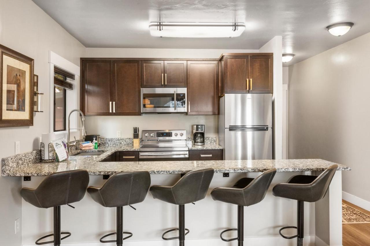 The Yellowstone Hideaway Unit A เวสต์เยลโลว์สโตน ภายนอก รูปภาพ