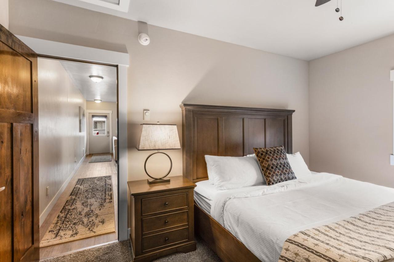 The Yellowstone Hideaway Unit A เวสต์เยลโลว์สโตน ภายนอก รูปภาพ