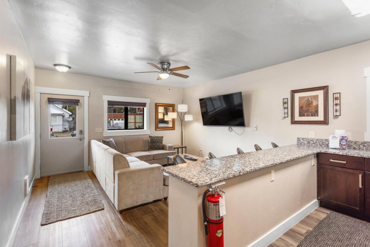 The Yellowstone Hideaway Unit A เวสต์เยลโลว์สโตน ภายนอก รูปภาพ